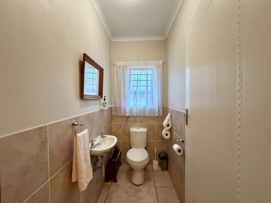 4 Bedroom Property for Sale in Fraaiuitsig Western Cape